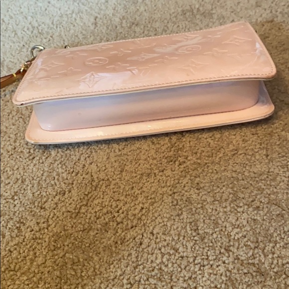 Great condition can be cross body or wristlet ! - Picture 6 of 12